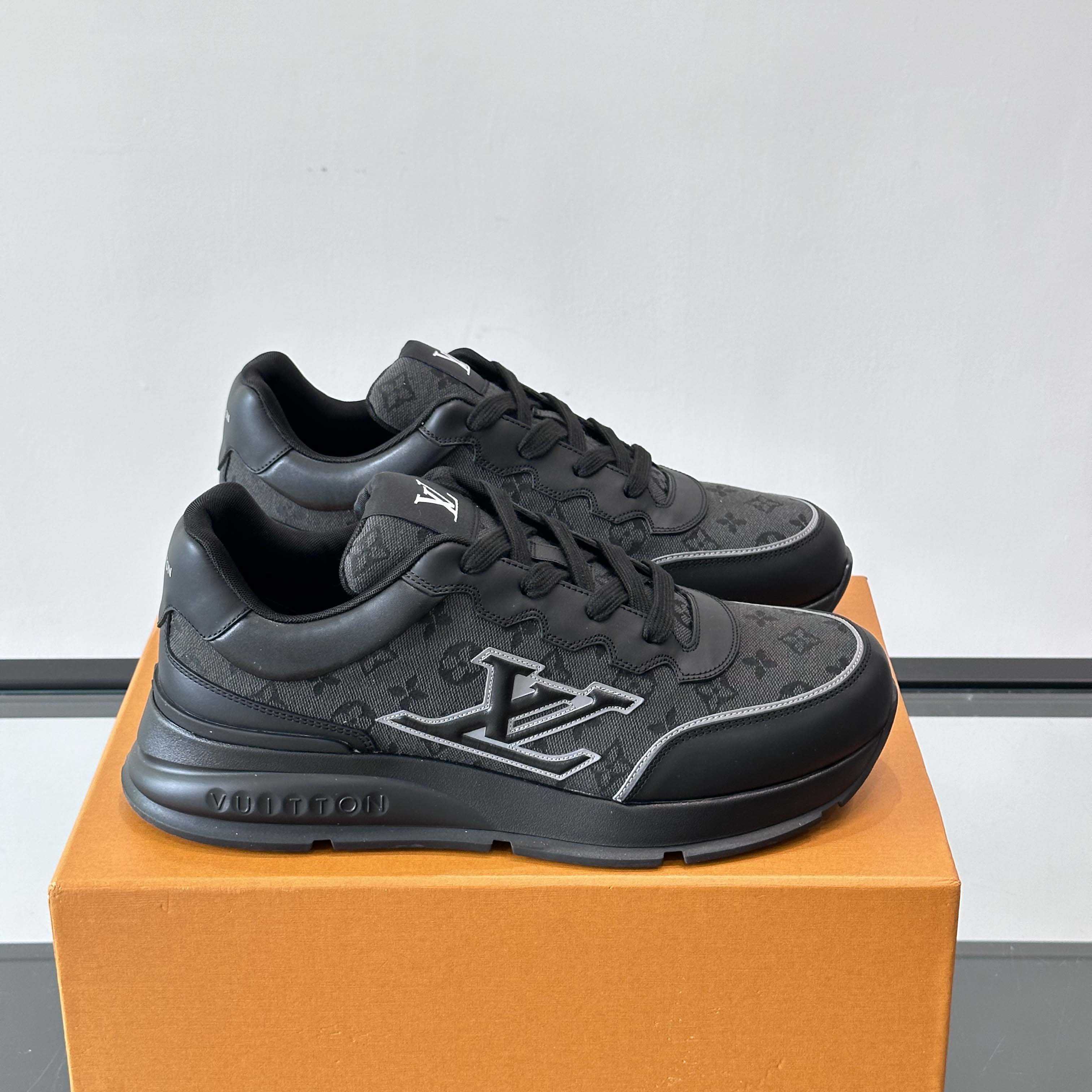 Louis Vuitton LV Classic Sneaker - EUR FASHION