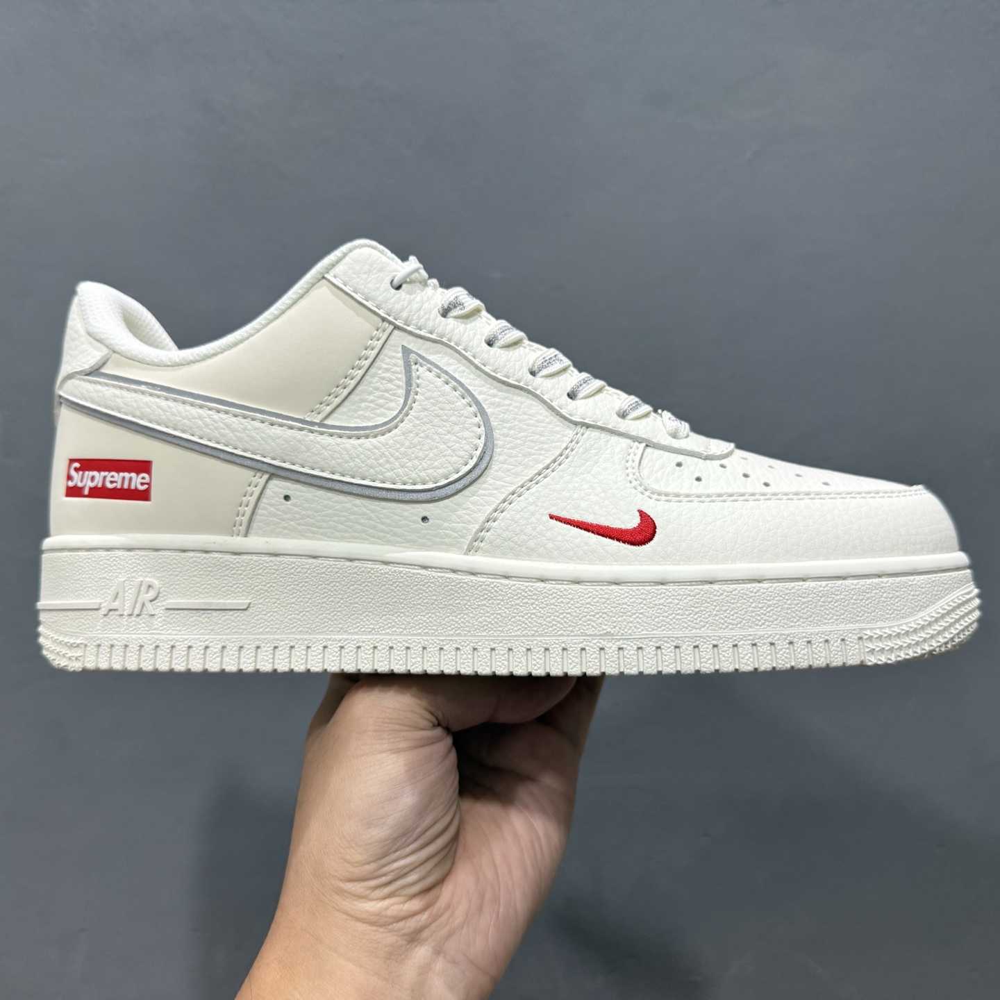 Supreme x Nike Air Force 1 ’07 Low “Sail / Red” – CS5288-052 - EUR FASHION