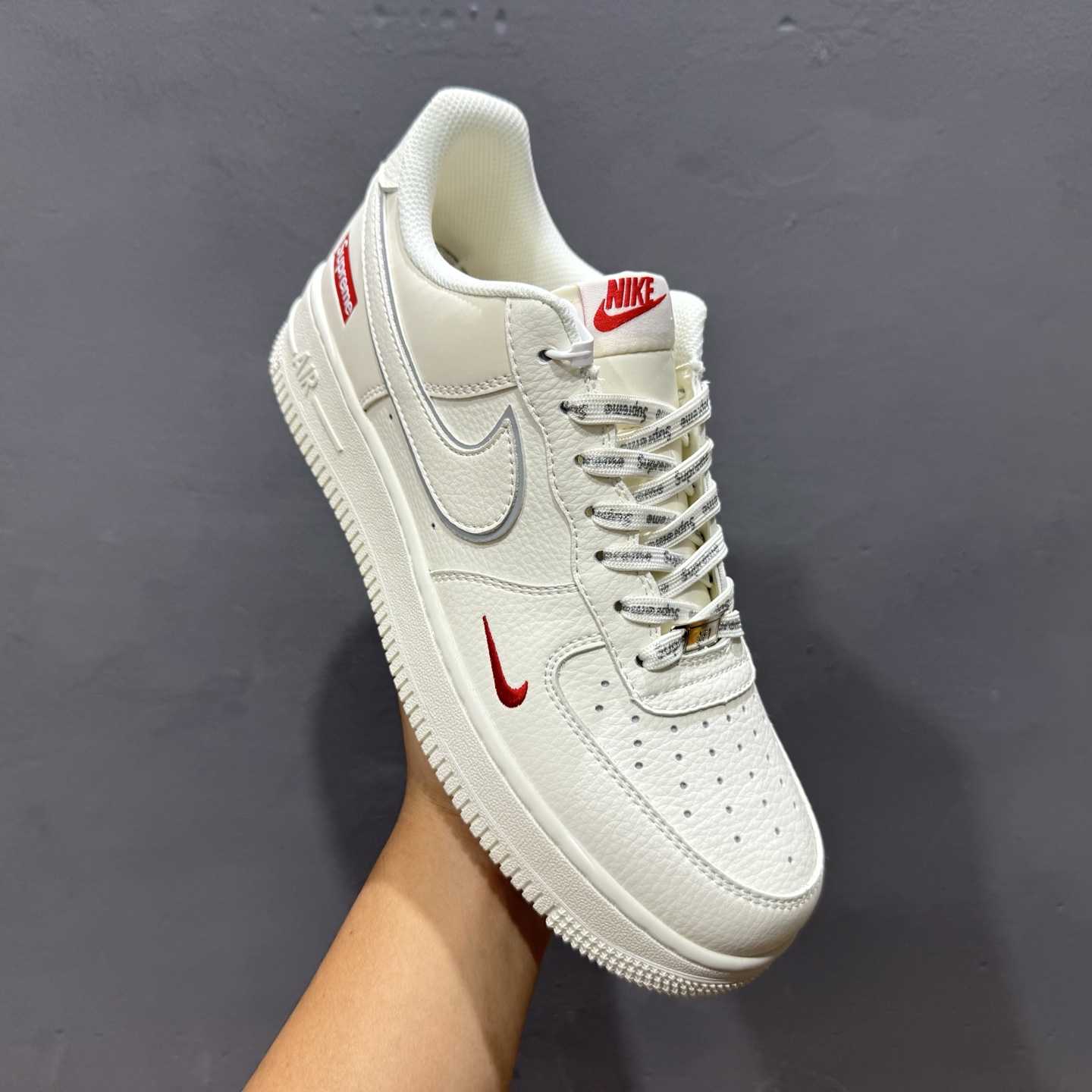 Supreme x Nike Air Force 1 ’07 Low “Sail / Red” – CS5288-052 - EUR FASHION