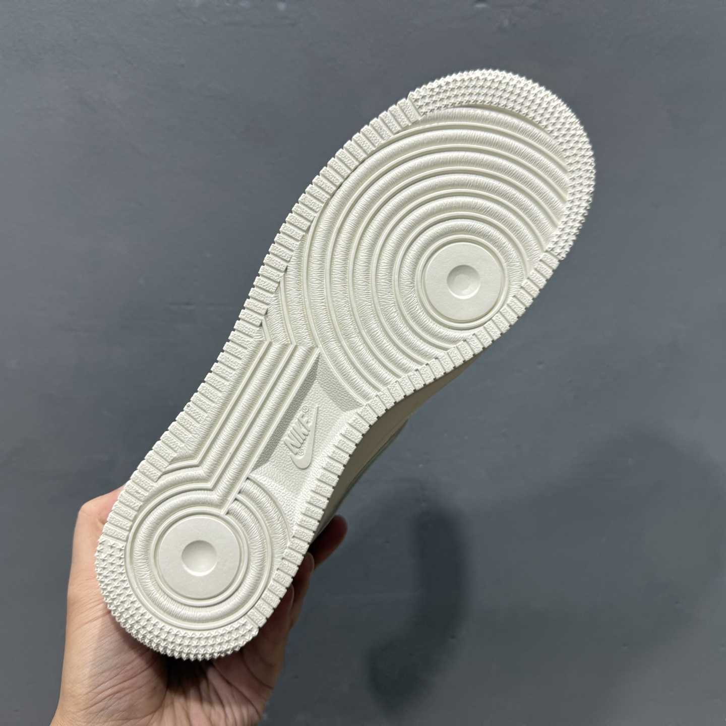 Supreme x Nike Air Force 1 ’07 Low “Sail / Red” – CS5288-052 - EUR FASHION