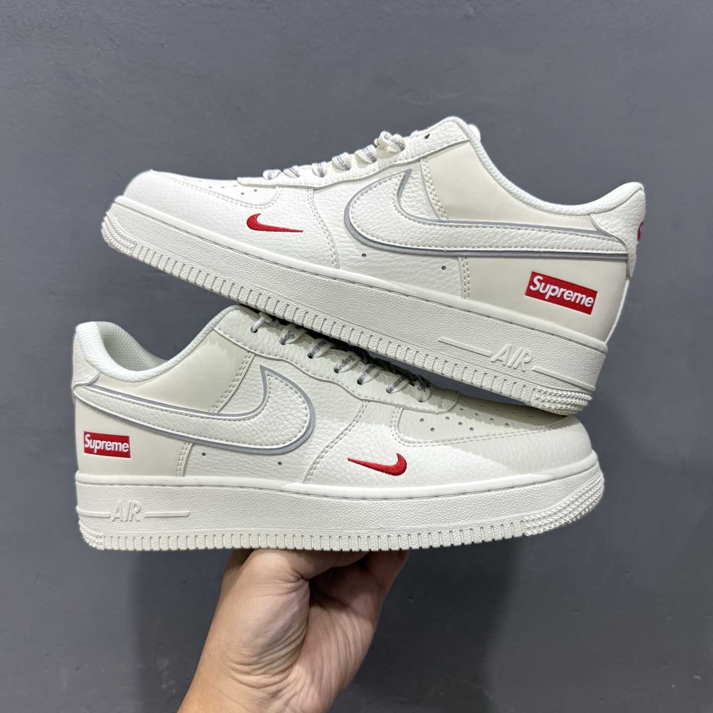 Supreme x Nike Air Force 1 ’07 Low “Sail / Red” – CS5288-052 - EUR FASHION