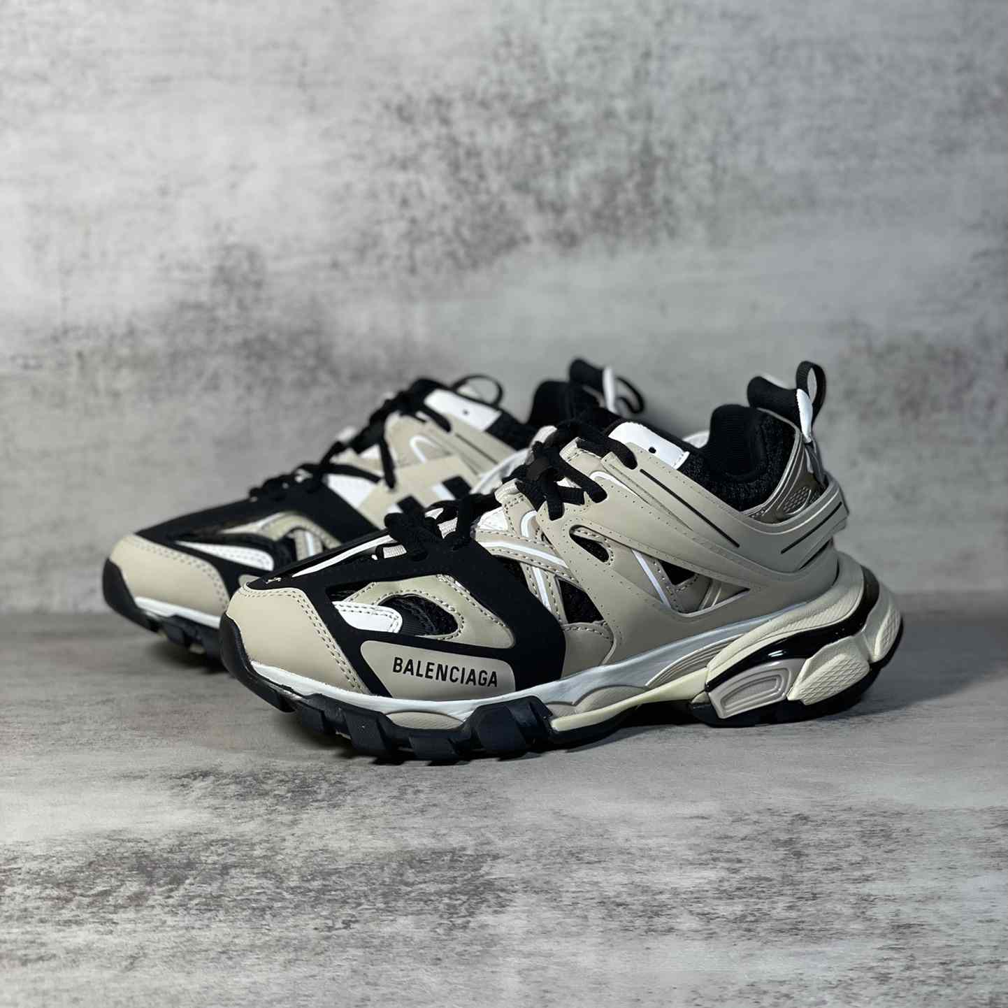 Balenciaga Track Sneaker In Beige And Black Mesh And Nylon - EUR FASHION
