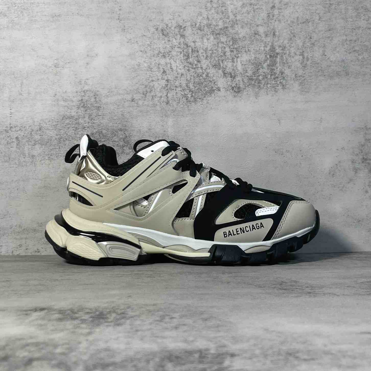 Balenciaga Track Sneaker In Beige And Black Mesh And Nylon - EUR FASHION