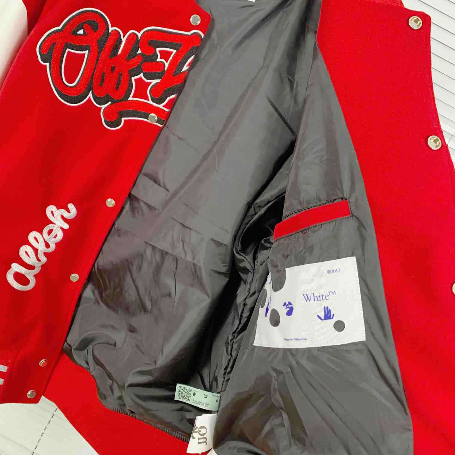 Off-White™ c/o Chicago Bulls Red Varsity - EUR FASHION