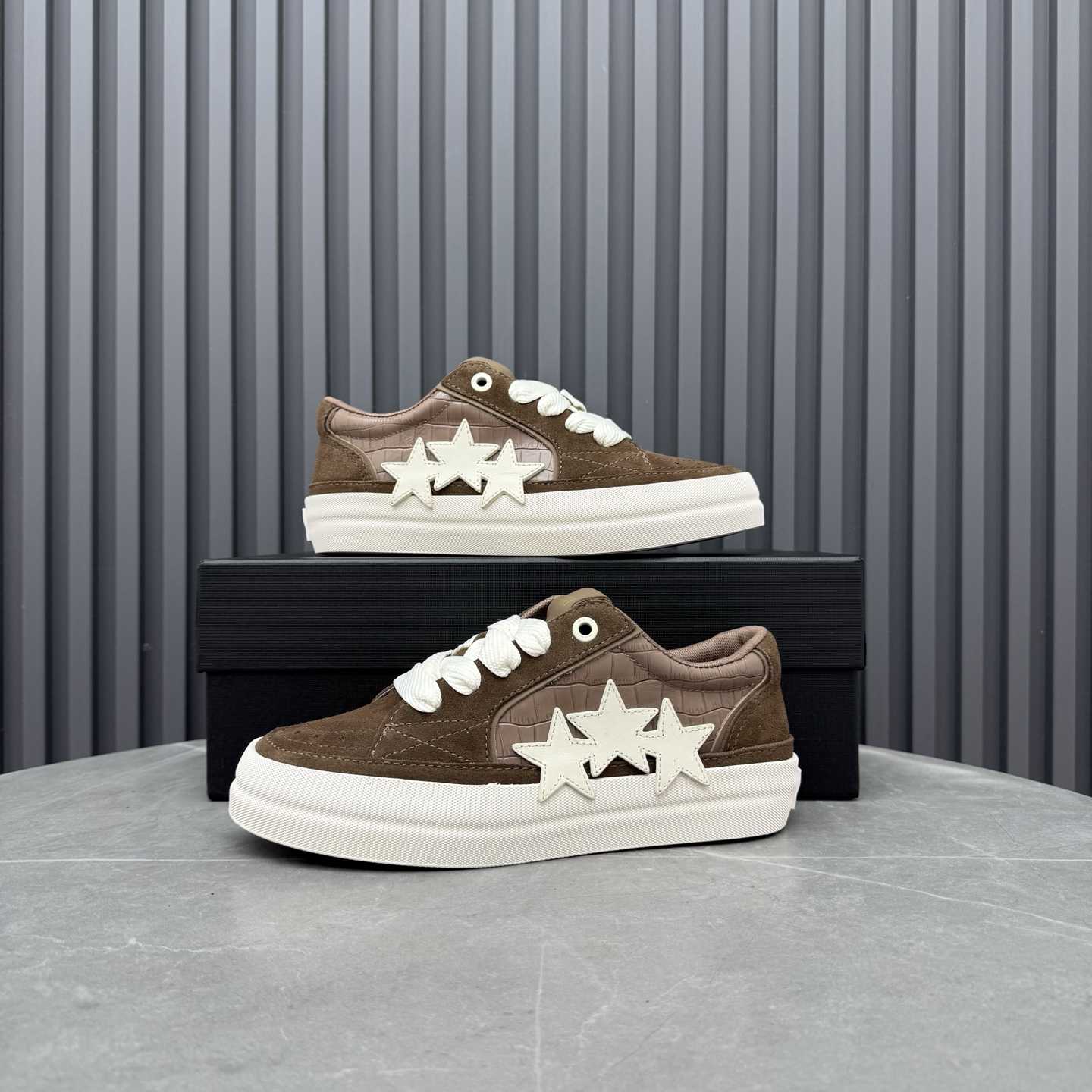 Amiri Star-embellished Suede Trainers - EUR FASHION