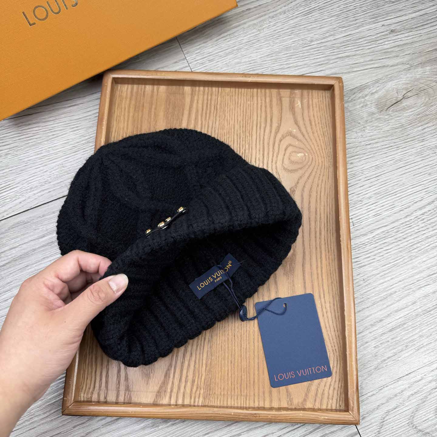 Louis Vuitton Beanie  - EUR FASHION