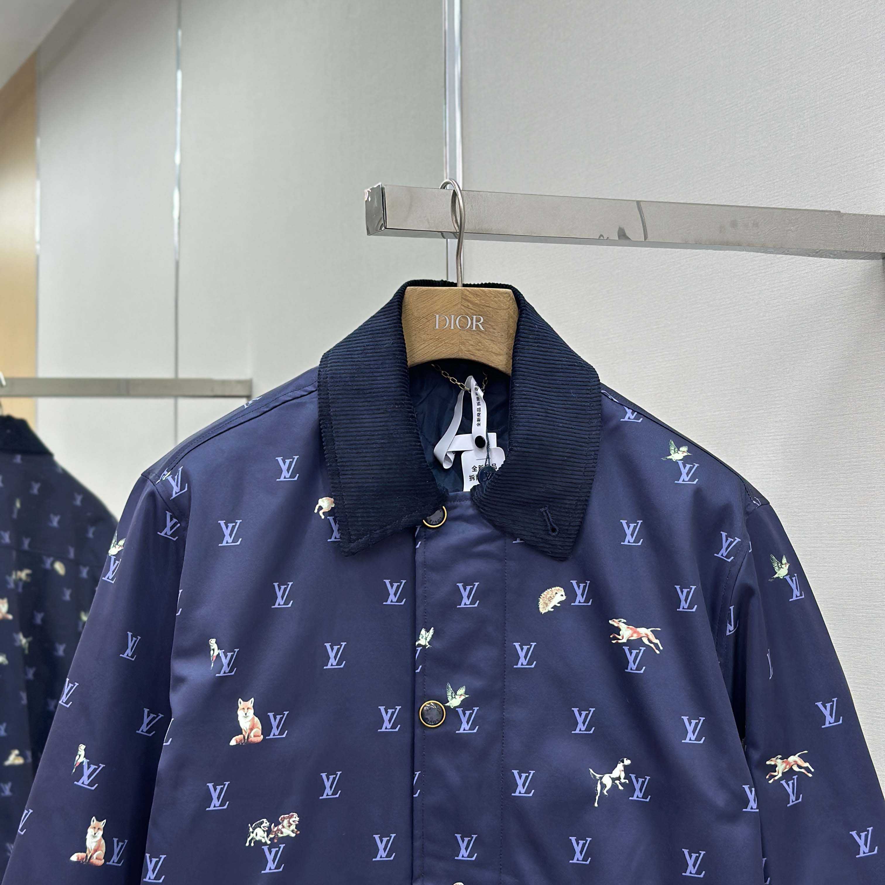 Louis Vuitton LV Blason Padded Jacket   1AJBFR - EUR FASHION