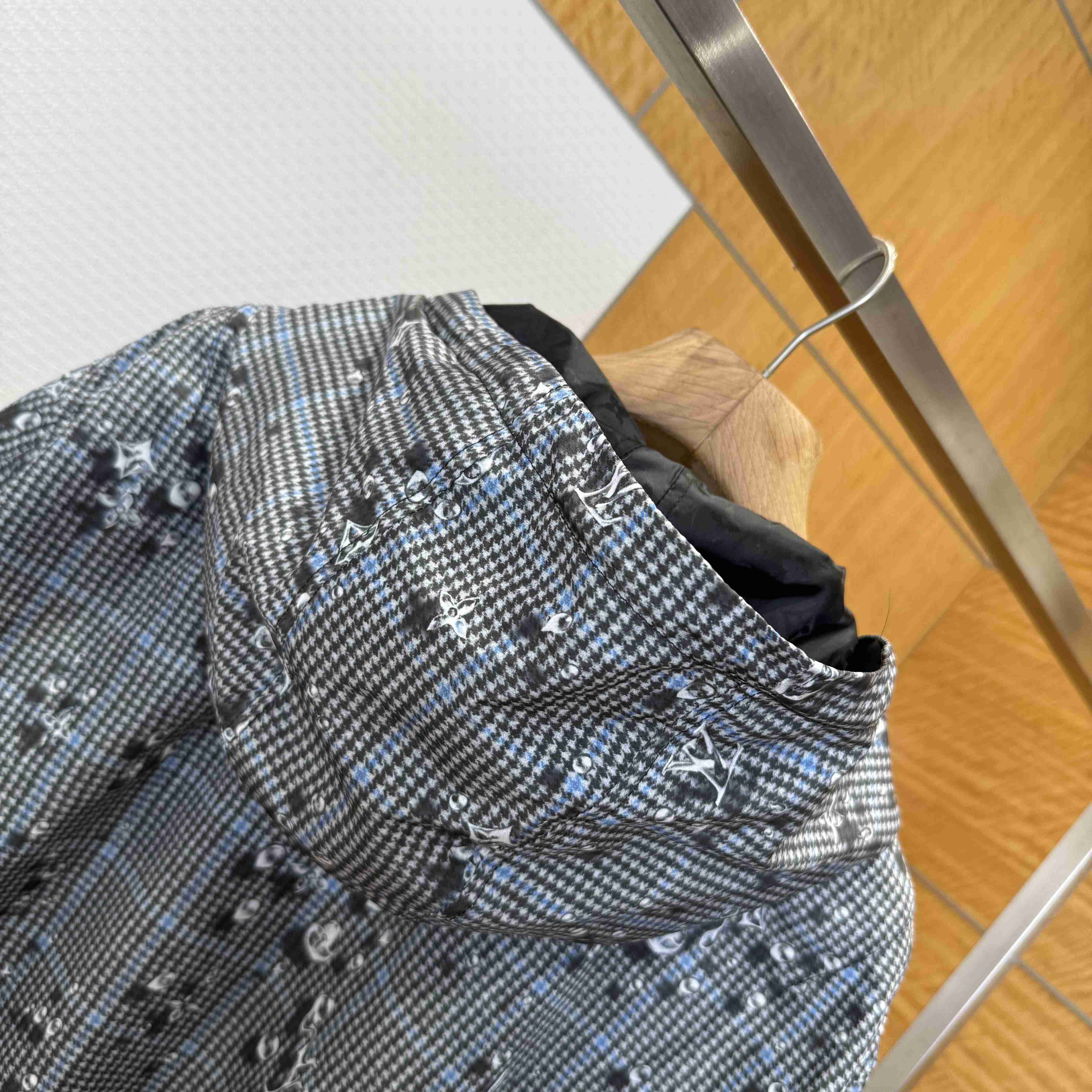 Louis Vuitton Monogram Reversible Windbreaker   1AJBF8 - EUR FASHION