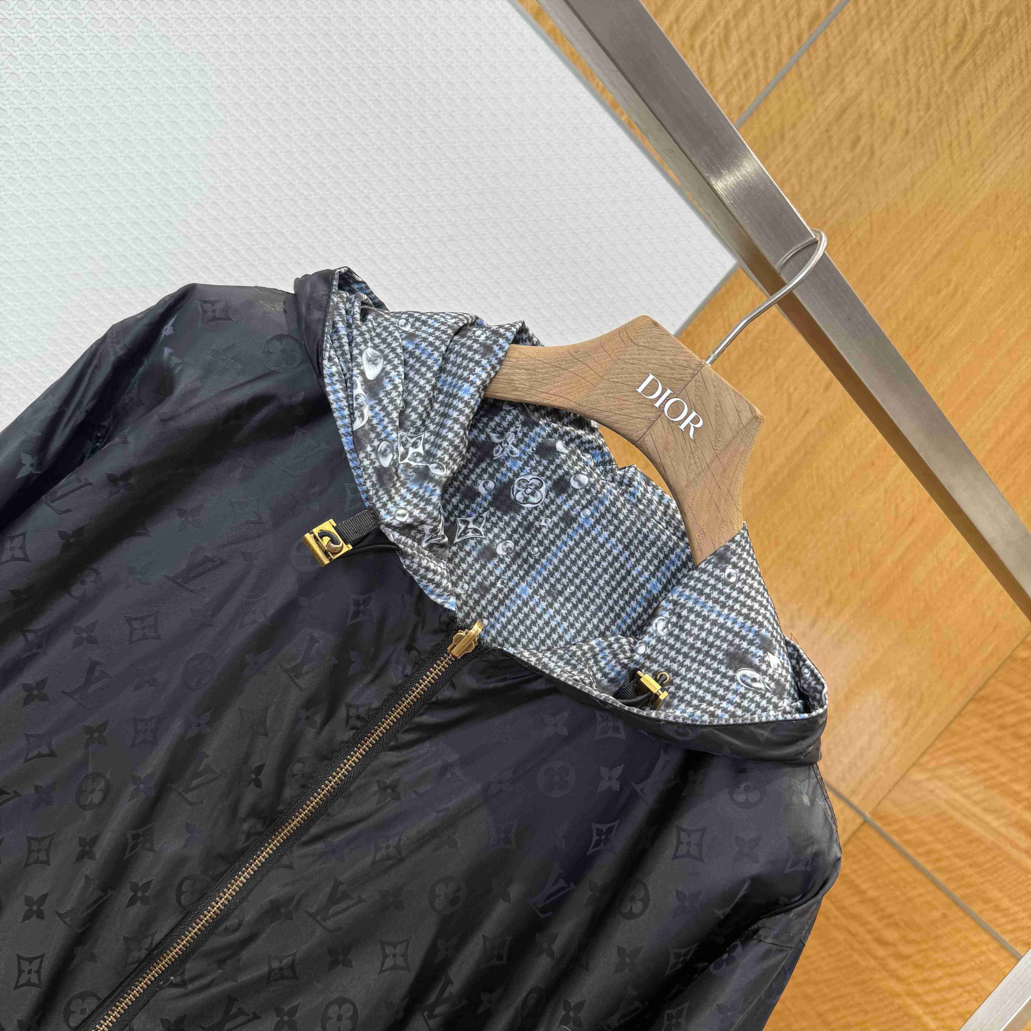 Louis Vuitton Monogram Reversible Windbreaker   1AJBF8 - EUR FASHION