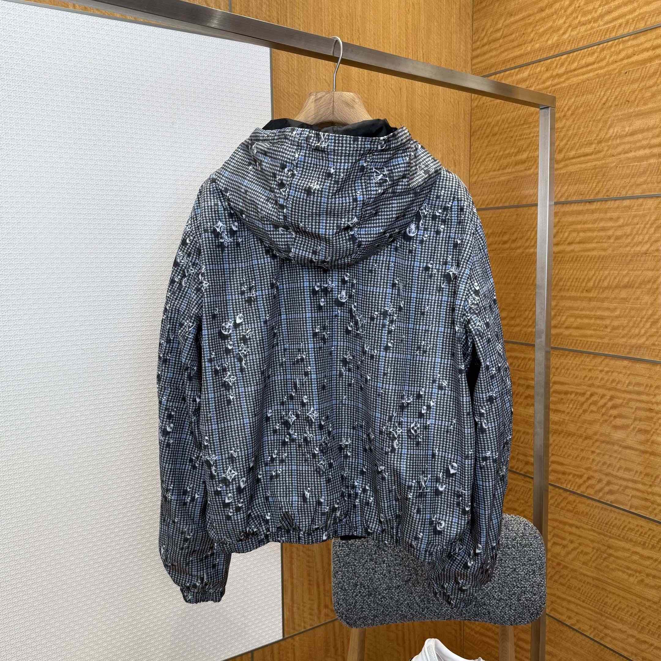 Louis Vuitton Monogram Reversible Windbreaker   1AJBF8 - EUR FASHION